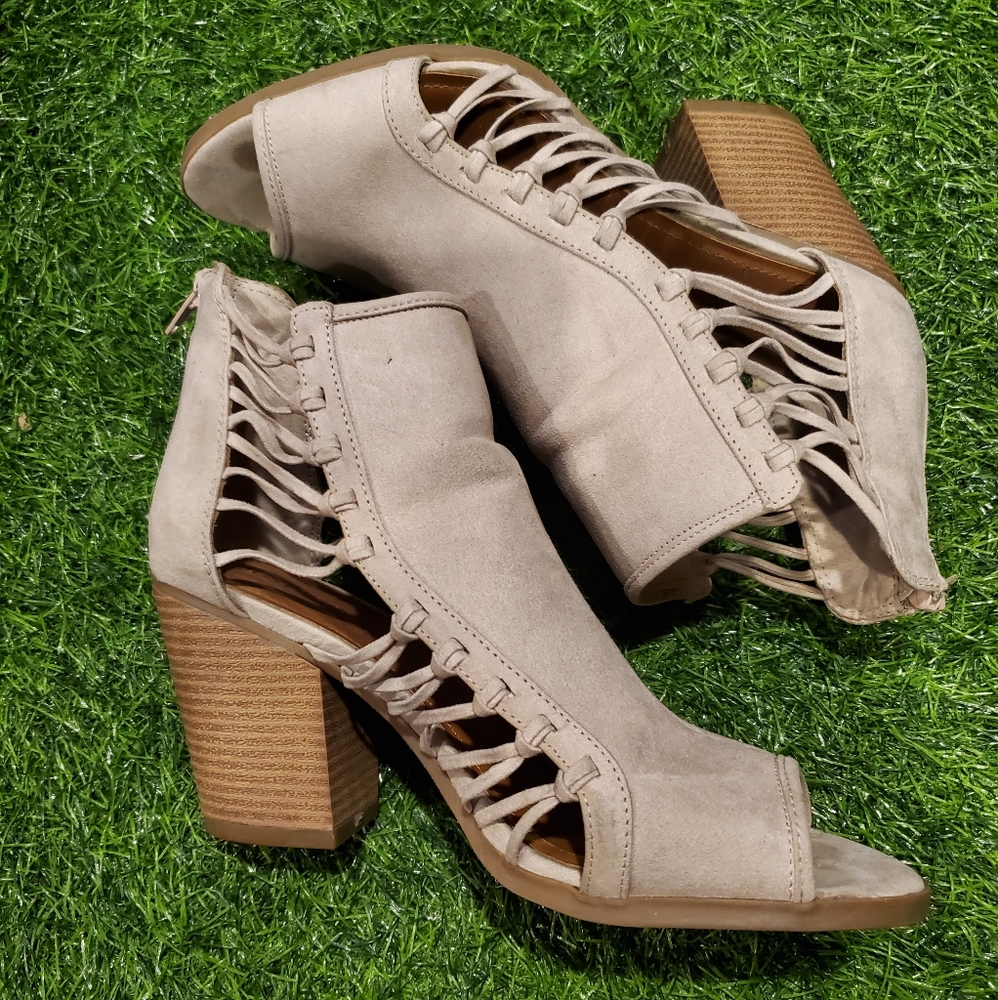 Size 10 Just Fab Suede Stack Heel Open Toe…